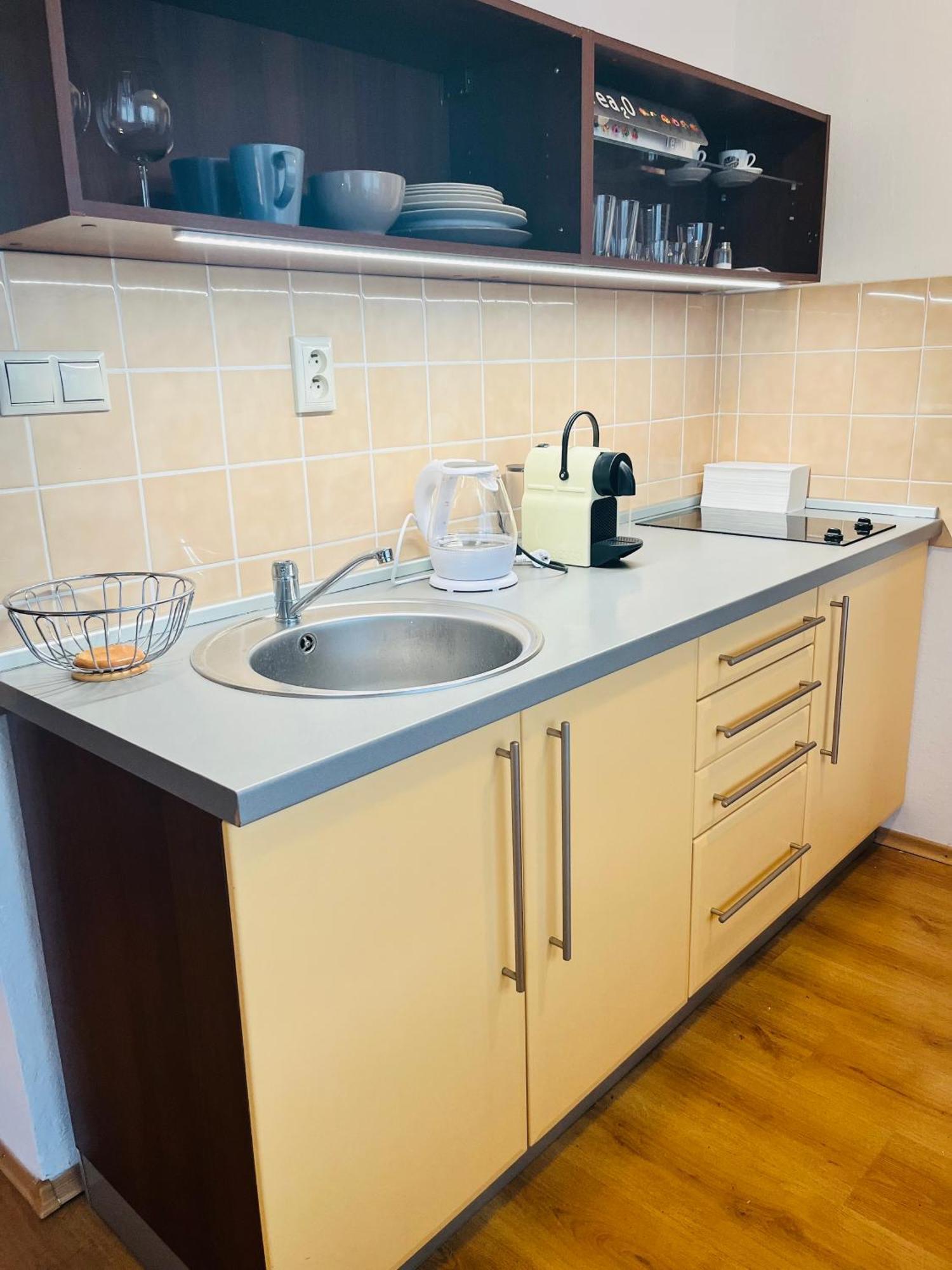 Charming Studio In The Old Town Apartment บราติสลาวา ภายนอก รูปภาพ