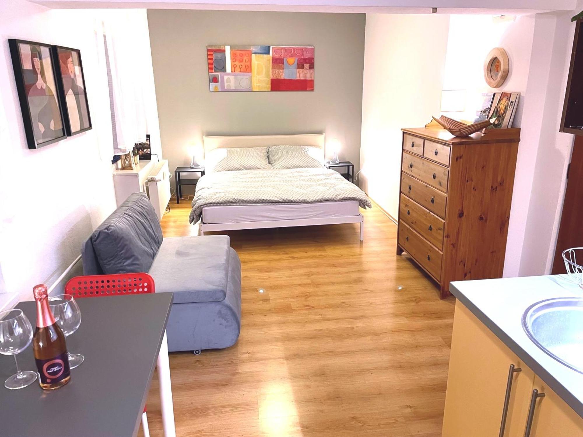 Charming Studio In The Old Town Apartment บราติสลาวา ภายนอก รูปภาพ